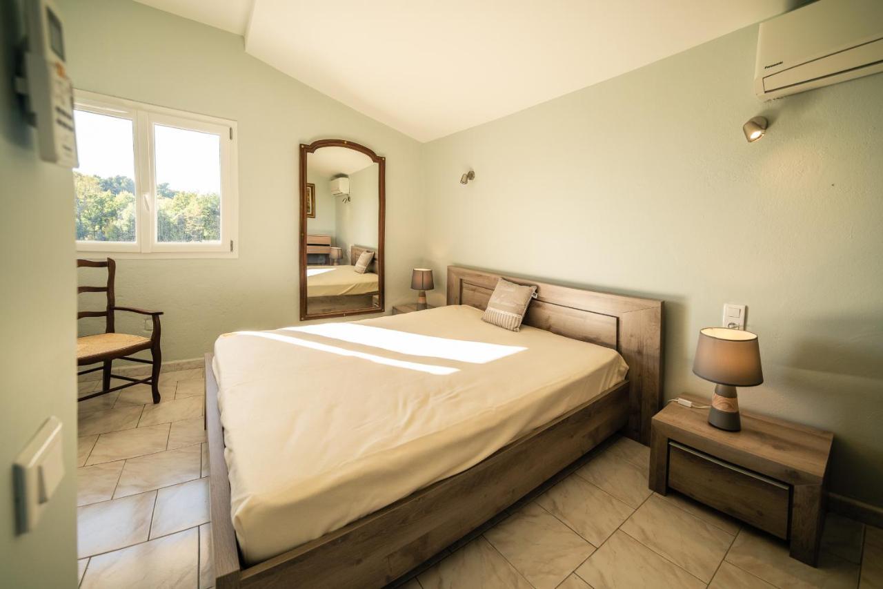 Gite "La Sainte-Croix", Traditional Provencal House For 8 People, Private Swimming-Pool, Air-Conditioner, Beautiful Scenery فيسون-لا-رومان المظهر الخارجي الصورة